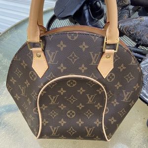 Louis Vuitton Purse -never used.
